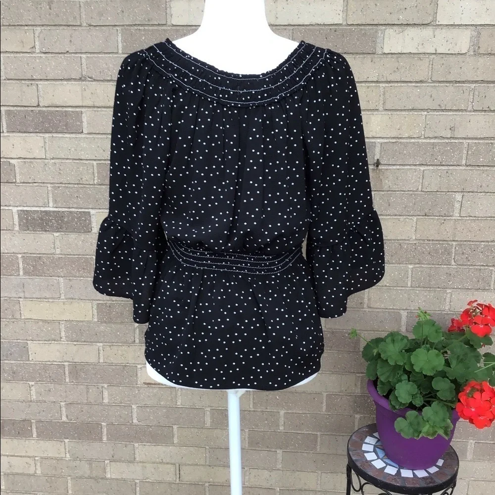 Woman’s Max Studio Blouse